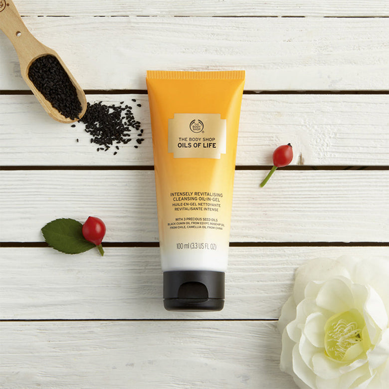 The Body Shop Oils Of Life Intensely Revitalising Cleansing Oil In Gel 100Ml